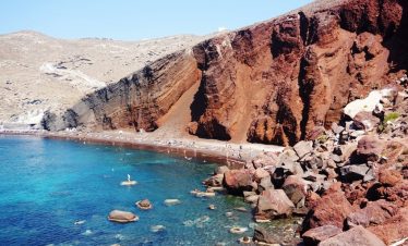 Read beach in Akrotiri tour