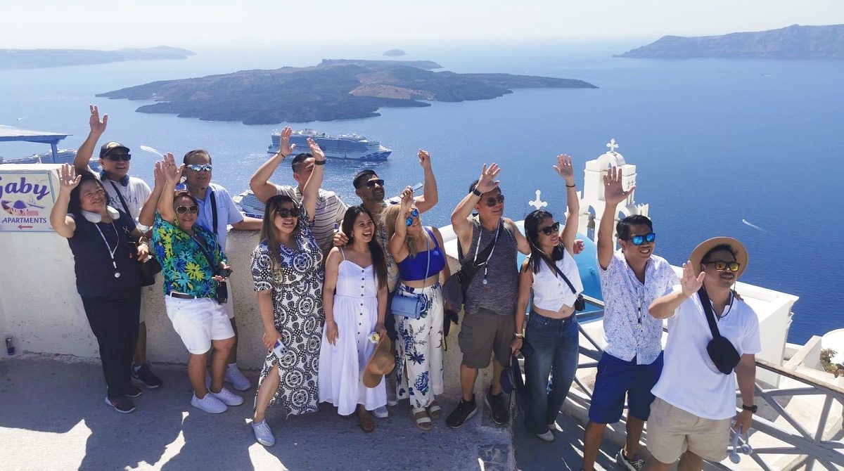 What’s the Population of Santorini — Locals, Annual Tourists & What It Means (2026 Guide)