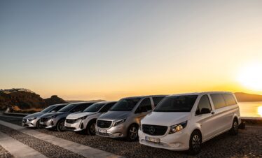 Minivan-transfer-in-Santorini