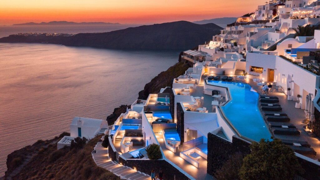 Hotels with infinity pools in Santorini with stunning view