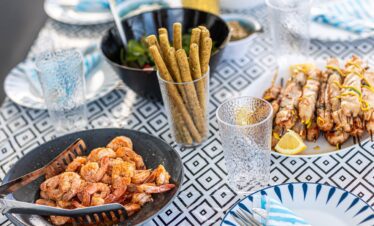 Catamaran-tour-in-santorini