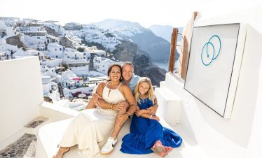 Santorini photographer for family photoshooting