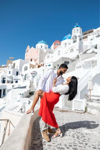 indian couple photo session in santorini